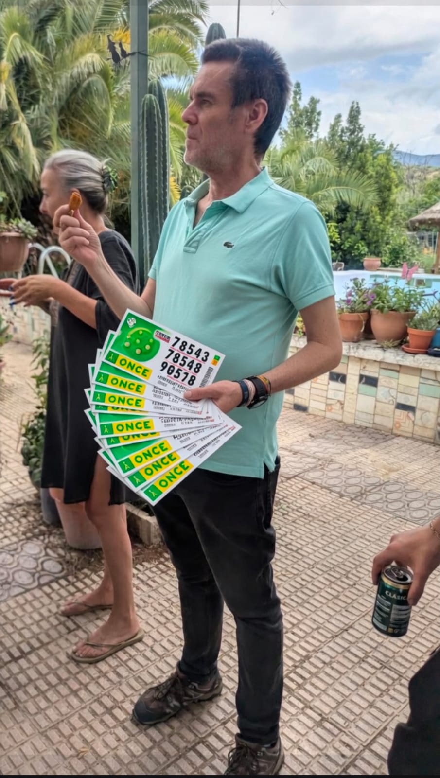 Marido con cupones